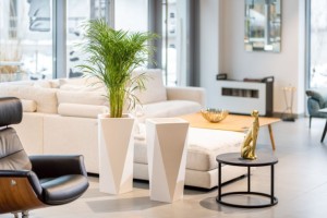 Wysoka geometryczna donica do salonu Monumo Vaso 72 cm