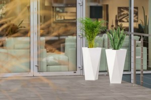 Wysoka geometryczna donica do salonu Monumo Vaso 72 cm