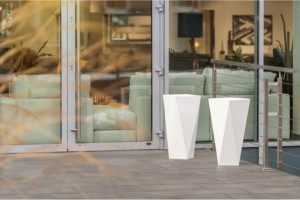 Wysoka geometryczna donica do salonu Monumo Vaso 72 cm