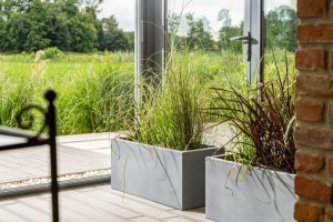 Podłużna prostokątna donica na taras Long