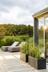 Podłużna prostokątna donica na taras Long