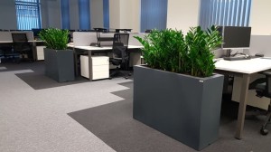 Wysoka prostokątna donica do salonu Longerino