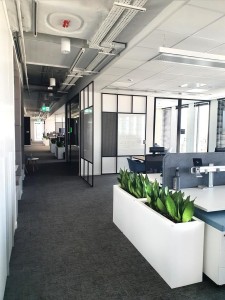 Wysoka prostokątna donica do salonu Longerino