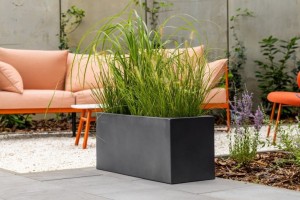 Podłużna prostokątna donica na taras Monumo Long Slim antracyt 35h.jpg