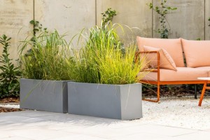 Podłużna prostokątna donica na taras Monumo Long Slim szara 35h.jpg