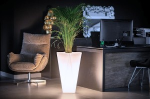 Podświetlana elegancka donica Vaso 72 cm barwa zimna