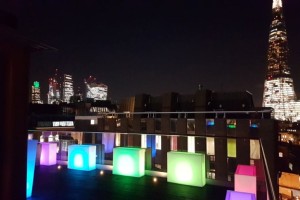 Prostokątna podświetlana donica  Longerino żarówka RGB