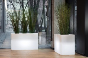 Prostokątna podświetlana donica Lungo Maxi żarówka RGB