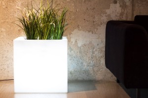 Duża kwadratowa podświetlana donica Pixel pot żarówka RGB 50 cm