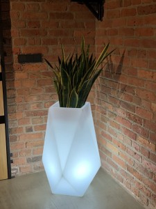 Podświetlana Designerska donica Volcano barwa zimna 80cm