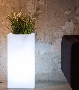 Wysoka podświetlana donica  Towerpot barwa ciepła 70cm