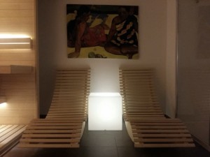 Podświetlana nowoczesna lampa Kubik barwa zimna 50 cm